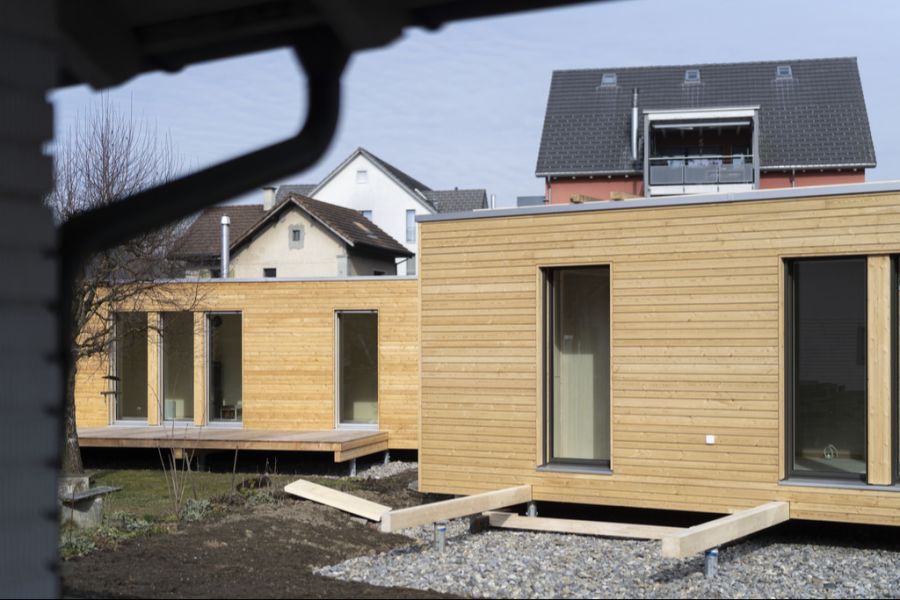 Ein junger Lehrling wohnt in einem Tiny House wegen der Wohnungsnot. (Symbolbild)