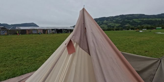 Zahlreiche Zelte Gewitter