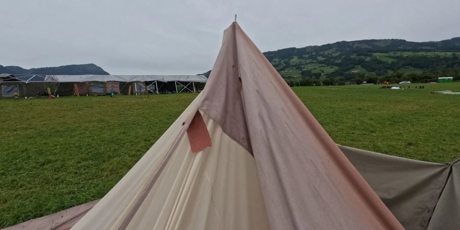 Zahlreiche Zelte Gewitter