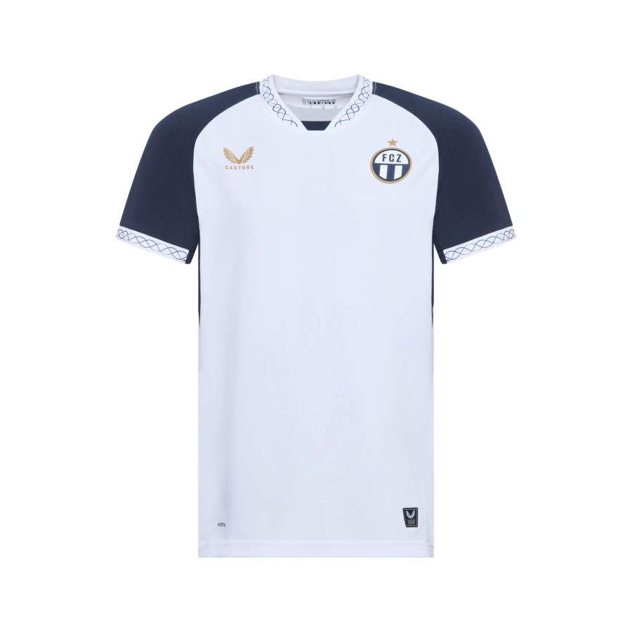 Das neue Heim-Trikot beim FCZ ist in Weiss mit dunkelblau abgesetzten Ärmeln gehalten. Das Muster an Ärmeln und Kragen steht für die Limmat.