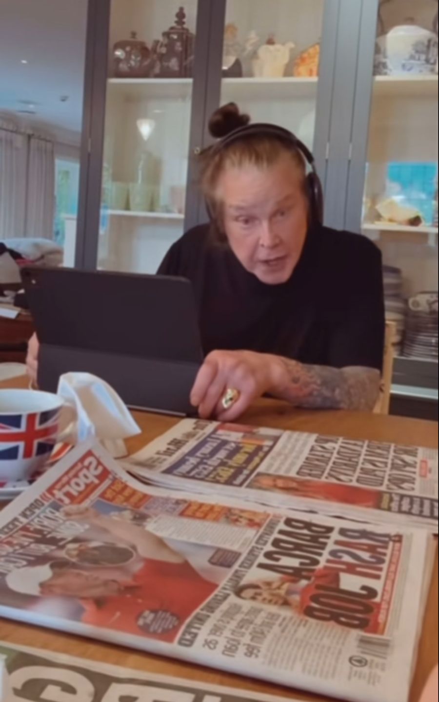 Ozzy Osbourne verbrachte den Morgen mit seiner Tochter und seinem Enkel.