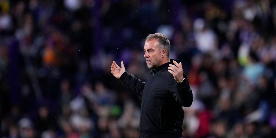 Hansi Flick verpasst den Champions-League-Auftakt des FC Barcelona.