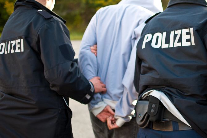Mann Moschee abfackeln Drohung