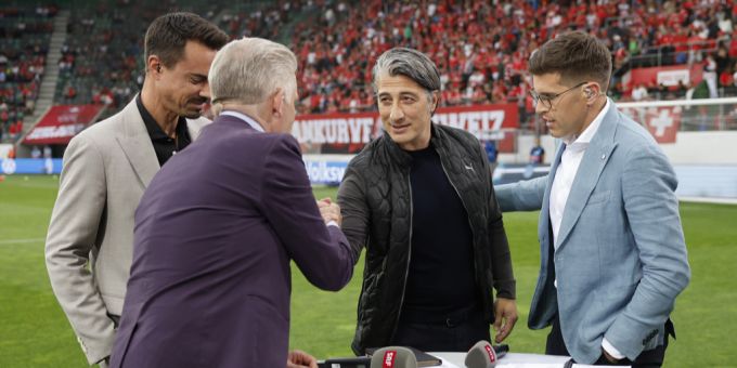 Beni Huggel (r) begleitet als SRF-Experte die Spiele der Nati. Beni Huggel