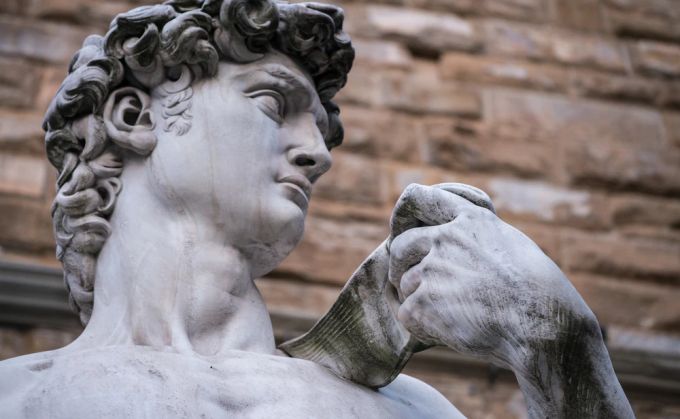 David: eine Liebeserklärung von Michelangelo an das Geheimnis eines grossen, weissen Marmorblocks. Kopf Statue Marmor