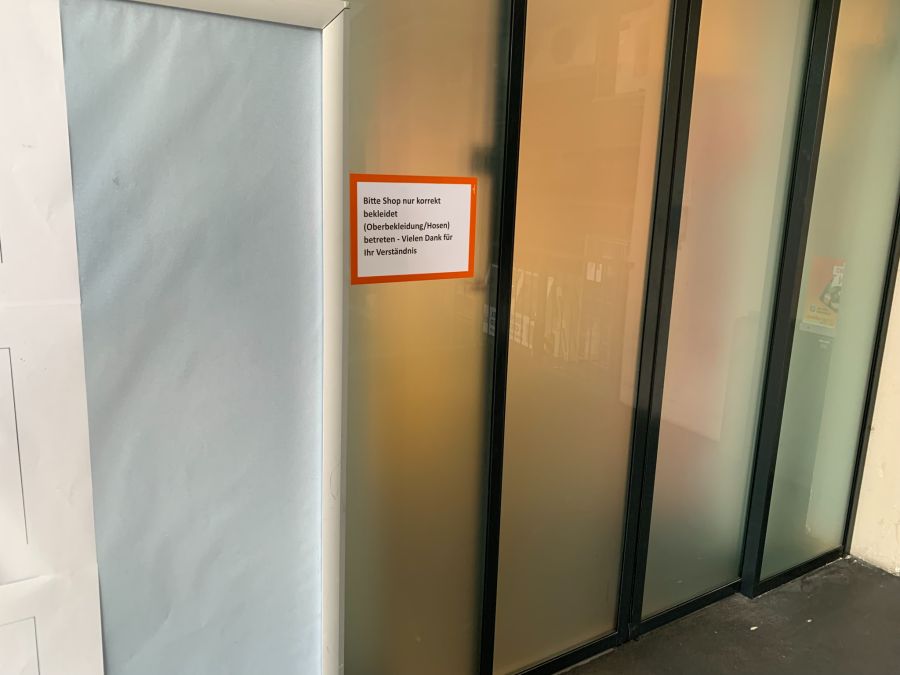 Direkt in der Badehose einkaufen gehen – das geht im Migrolino-Shop am Zürcher Sihlquai nicht.