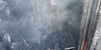 St. Gallen - Feuerwehr muss Holzhäuschen auf Dachterrasse löschen
