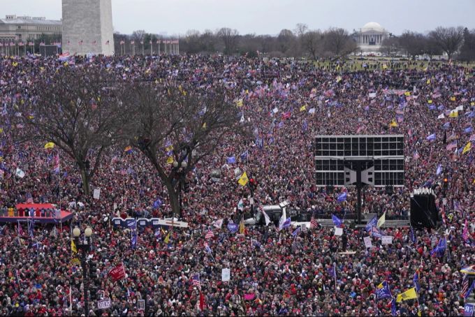 Die Menschenmenge bei der Veranstaltung mit Donald Trump am 6. Januar 2021 – mit dem Lincoln Memorial ganz im Hintergrund. Donald Trump 6. Januar