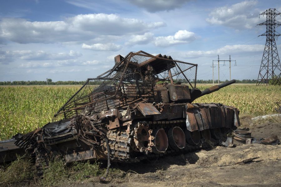 Ein zerstörter russischer Panzer in der Nähe von Sudscha: Die Offensive der Ukrainer hat den Kreml sichtlich überrascht.