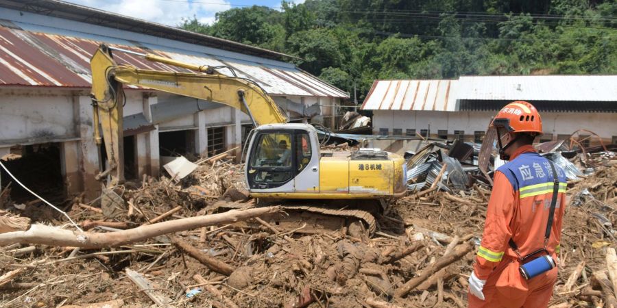 Regenfälle haben in ländlichen Gebieten der südchinesischen Provinz Guangdong zu historischen Überschwemmungen geführt.
