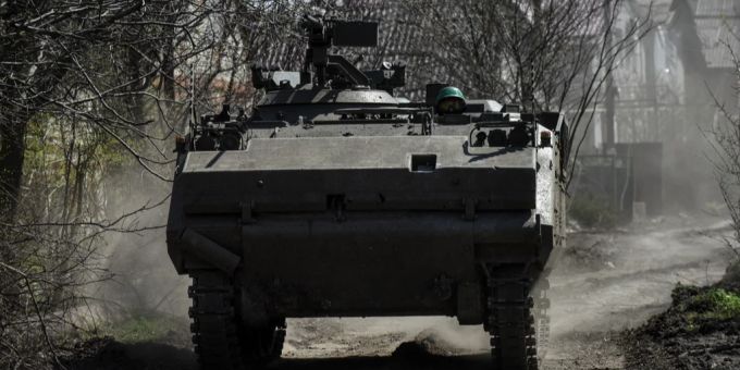 Militärhilfe - Litauen liefert Ukraine weitere Panzerfahrzeuge