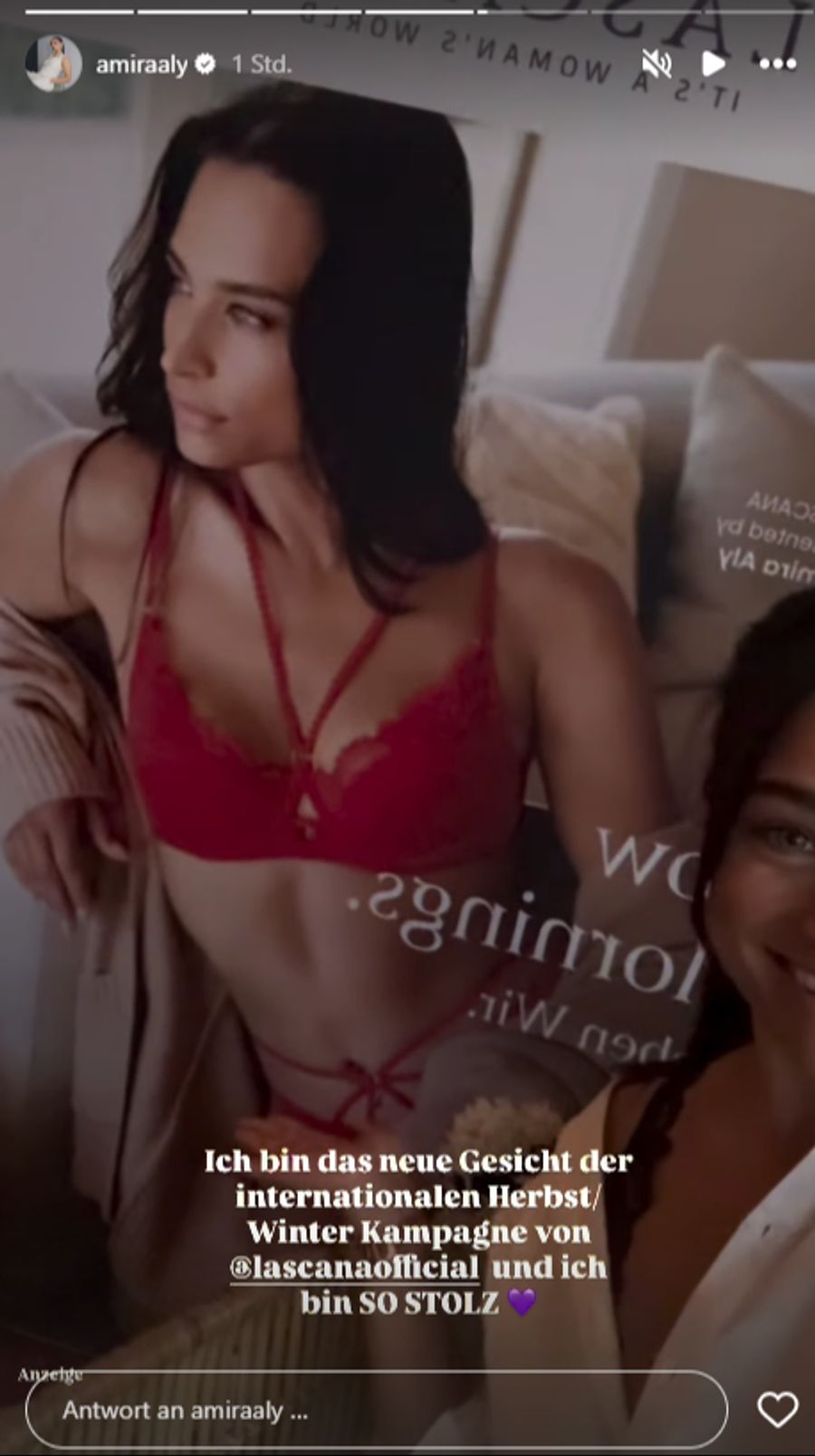 Amira Aly freut sich über die Model-News.