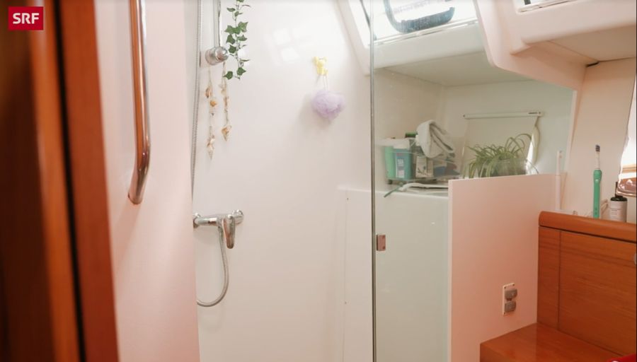 Es mache ihnen nichts aus, rund um die Uhr so nah aufeinander zu hocken.