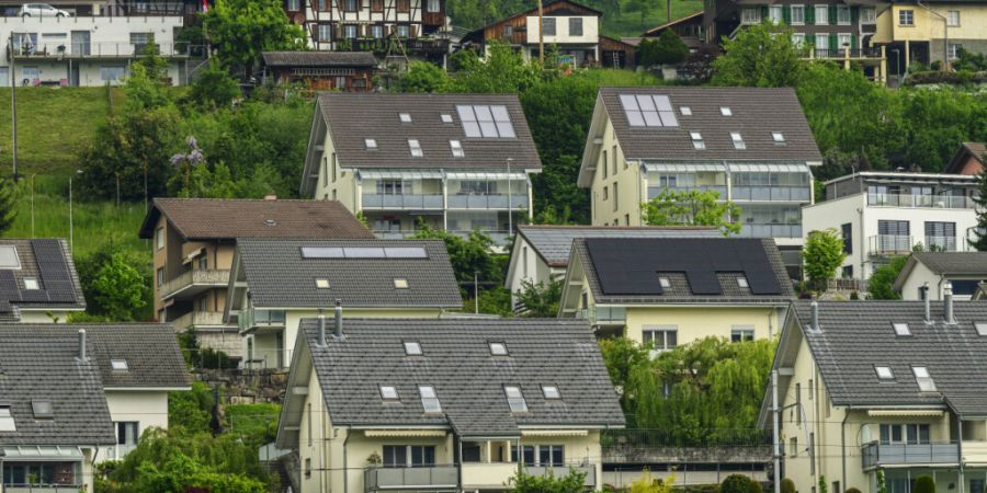 Wenn der Eigenmietwert wohl per 2028 fällt, lassen sich Unterhaltskosten für die Liegenschaft bei den Steuern nicht mehr abziehen. Im Kanton Aargau sollen Investitionen in Energie- un...