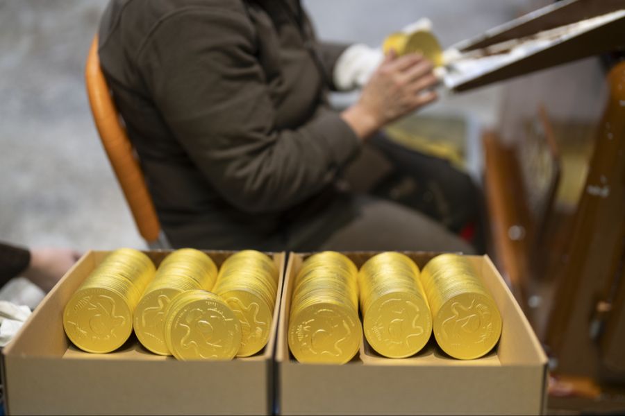 Aeschbach Chocolatier stellt unter anderem Schokoladentaler her.