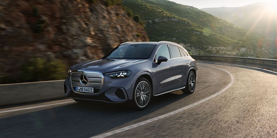 Mit Chromschild am Bug und Akku-Antrieb: Der neue Mercedes GLC wird auf der IAA in München präsentiert.