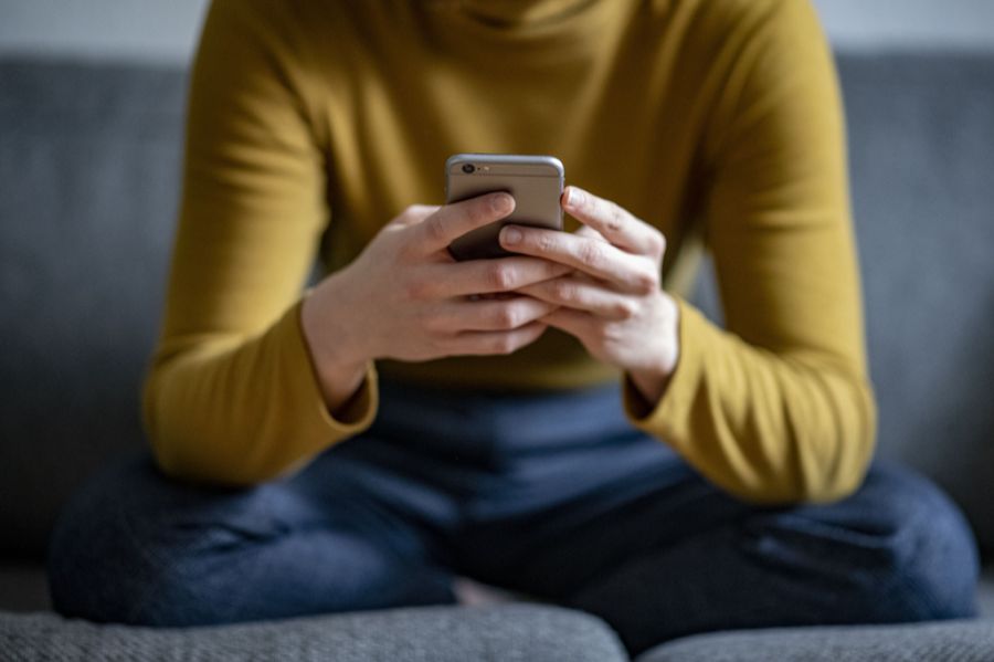 Die Welt sei zunehmend digital, sagt der Knigge-Experte. Gerade deshalb würden die Gemeinschaft und der Kontakt mit realen Menschen wieder ein hohes Gut.