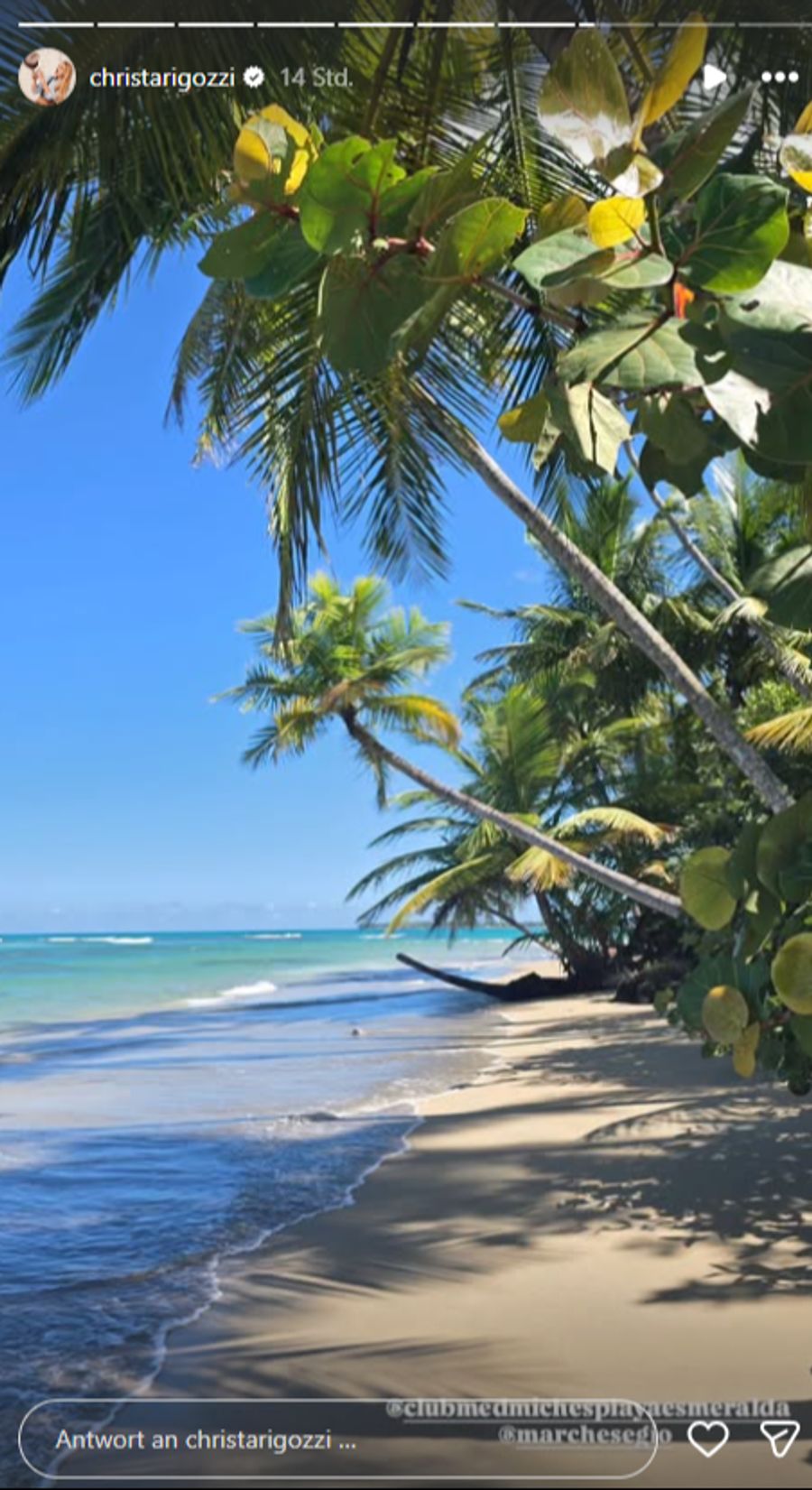 Nebel und Regen? Nein! Die Ex-Miss geniesst Sonne und Strand.