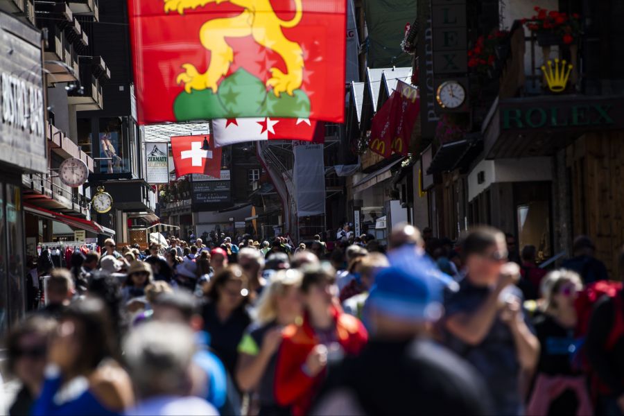 Nydegger wies die Kritik zurück, dass mit solchen Kampagnen der Übertourismus angekurbelt werde. Hier im Bild Zermatt. (Symbolbild)