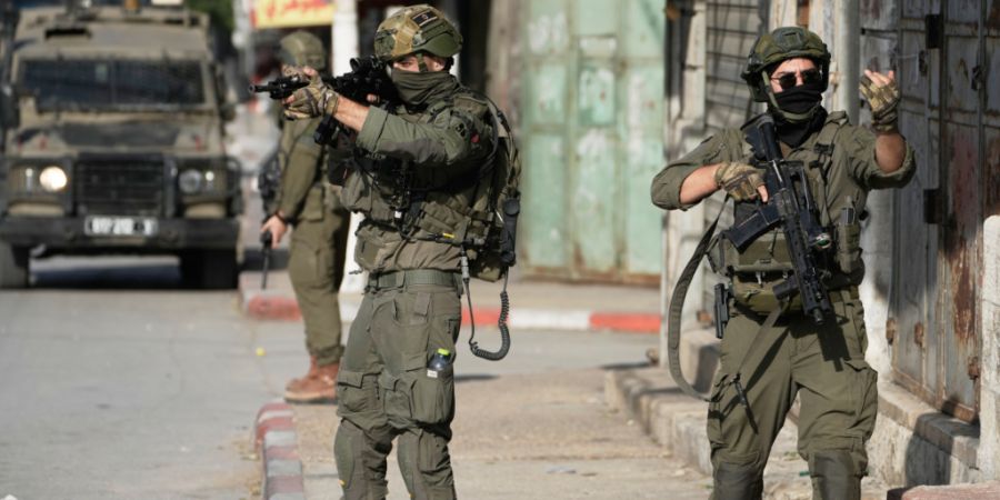 ARCHIV - Israelische Soldaten im Westjordanland. Foto: Majdi Mohammad/AP/dpa/Archiv