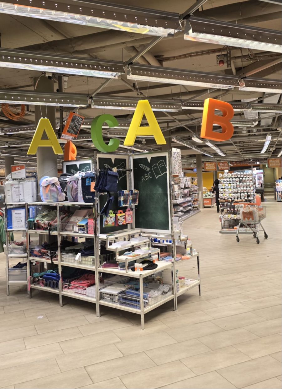 Ein Nau.ch-Leserreporter musste den Kopf schütteln und auch etwas schmunzeln, als er den ABC-Fail in der Migros Wiedikon entdeckte.