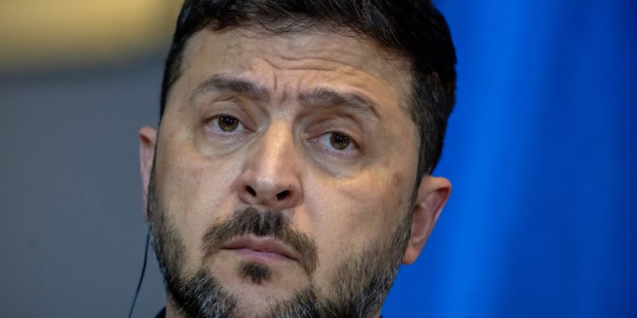 Wolodymyr Selenskyj, Präsident der Ukraine nimmt an einer Pressekonferenz im Kanzleramt teil. In Berlin finden Beratungen zu einem möglichen Frieden in der Ukraine statt. Foto: Michae...