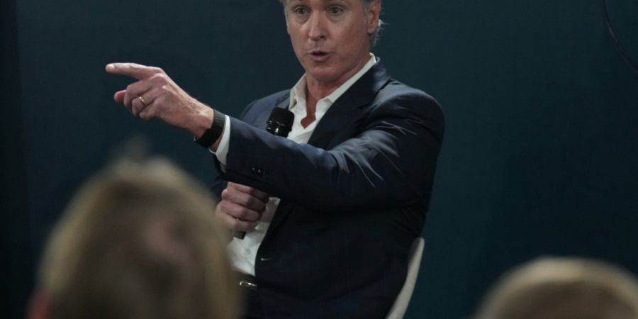 Kaliforniens Gouverneur Gavin Newsom erklärte für mehrere Bezirke den Notstand, darunter die Metropole Los Angeles. (Archivbild)