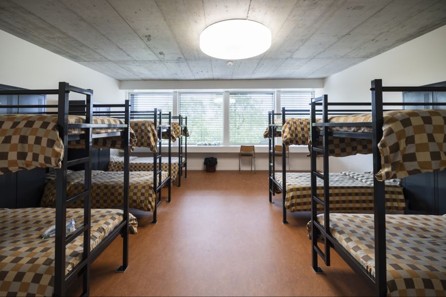 An normalen Sommerwochenenden gibt es im Bundesasylzentrum in Zürich hingegen nur 10 bis 15 Asylgesuche von Nordafrikanern.