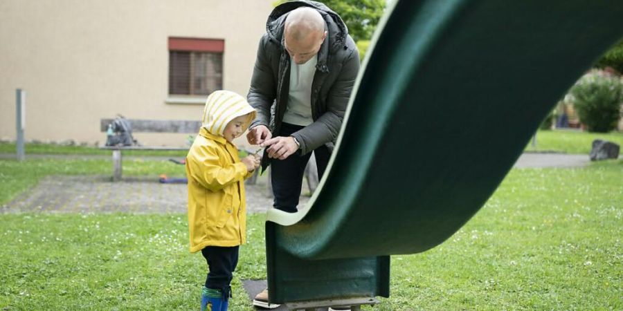 Im Kanton Aargau steigt die Familienzulage zum Jahresbeginn 2026 um 10 Franken an. Der Regierungsrat ist jedoch dagegen, dass der Bund den Mindestansatz erhöht. (Symbolbild)