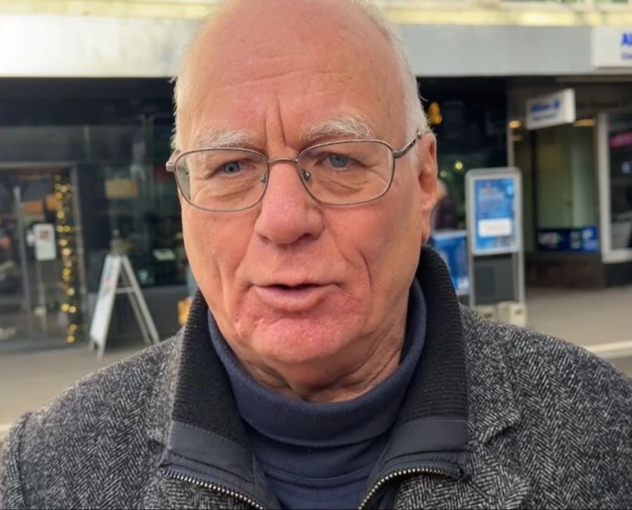 Im Nau.ch-Video zeigen sich die Zürcher genervt über das Hin und Her.