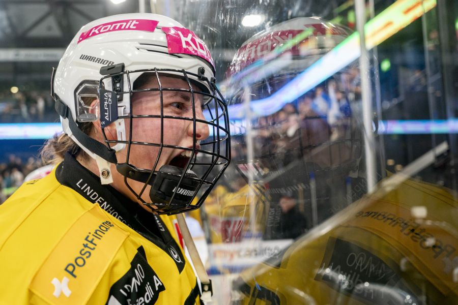 Isabel Waidacher SLAPSHOT