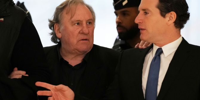 Gérard Depardieu und  Jérémie Assous (rechts)
