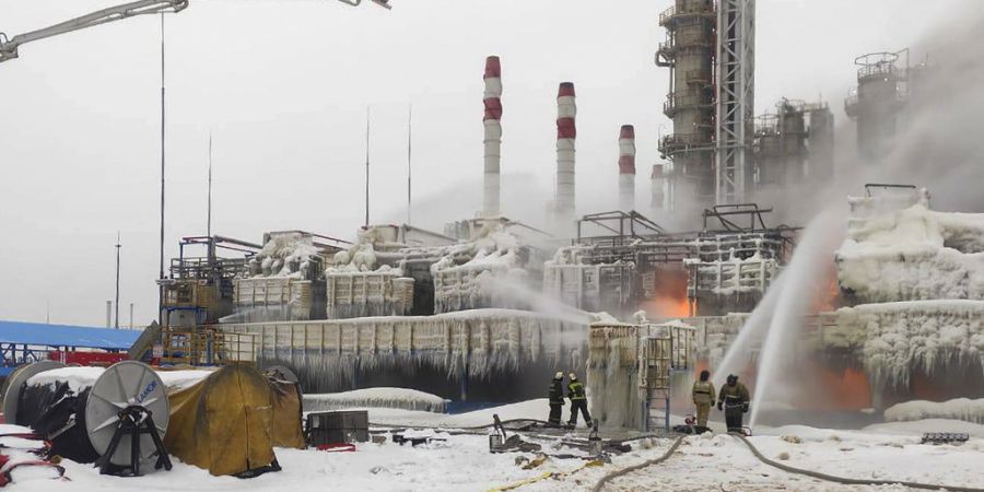 Raffinerie Löscharbeiten Russland