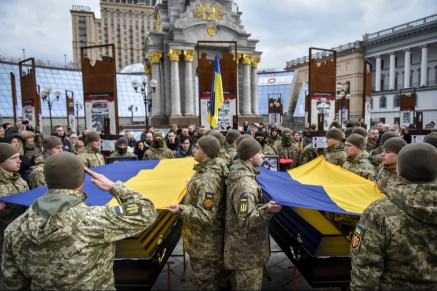 Russland schickte mehrere Leichen gefallener ukrainischer Soldaten ohne ihre Organe zurück. (Symbolbild)