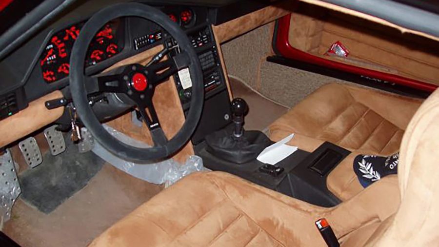 Lancia Delta S4 Stradale, Cockpit