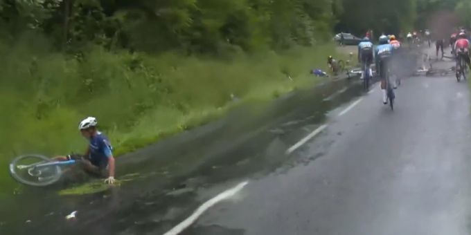 An der Dauphiné-Rundfahrt kommt es zu einem Massensturz. Dauphiné-Rundfahrt