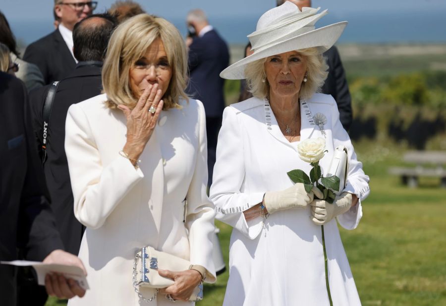 Brigitte Macron (links) und Queen Camilla bei den Feierlichkeiten.