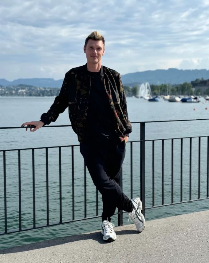 Schlendert am Zürichsee: Nick Carter von den Backstreet Boys auf der Quaibrücke. nick carter