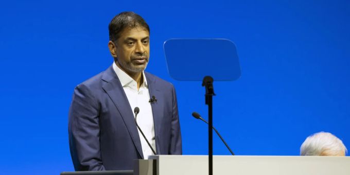 In der Region an der Spitze: Unter den CEOs in Basel angesiedelter Unternehmen verdient Vasant Narasimhan von Novartis am meisten. (Archivbild) manager in basel