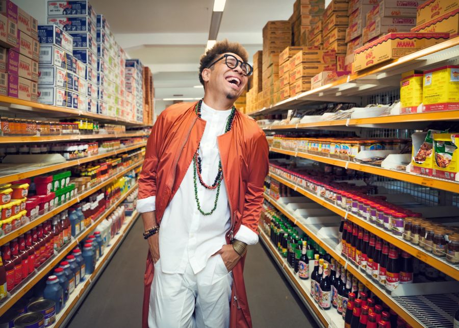 Marc Sway tritt im Rahmen des Kulturbrugg Festivals im  Kinotheater Madlen auf.
