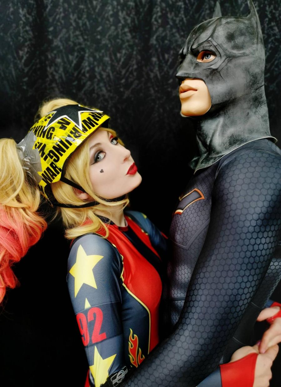 Lavi als Harley Quinn mit Batman.