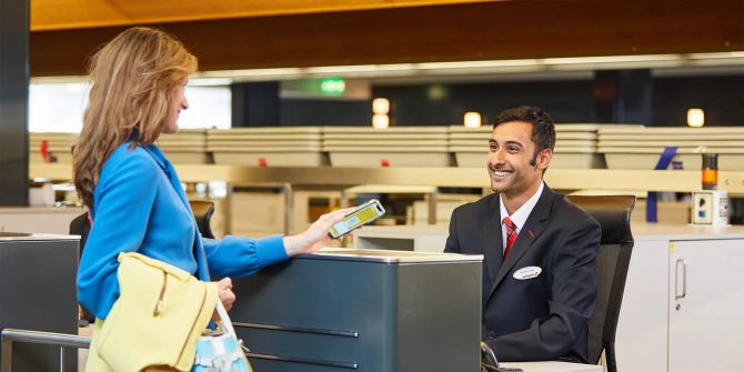 Frau, Herr oder Divers? Die Geschlechtsangabe bei Flugbuchungen hat verschiedene Gründe und ist nicht bei jeder Reise gleich relevant. Bild: Swissport