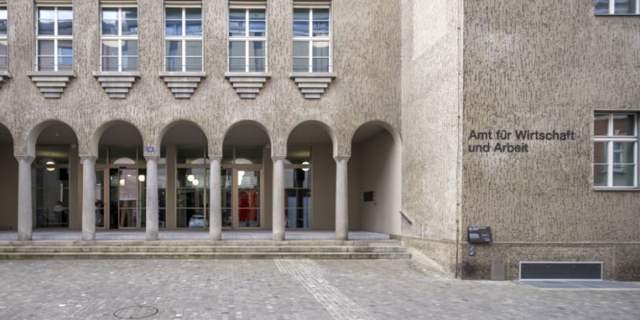 Weniger Menschen waren im September beim Arbeitsvermittlungszentrum in Basel angemeldet: Die Arbeitslosenquote im Kanton sank gegenüber dem Vormonat leicht. (Archivbild)