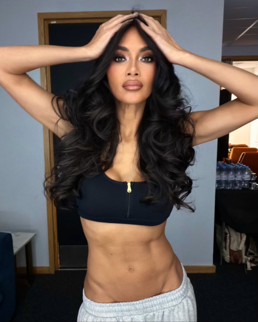 Über Instagram zeigt Scherzinger ihr Outfit und schreibt dazu: «Was sie sehen und was sie nicht sehen».