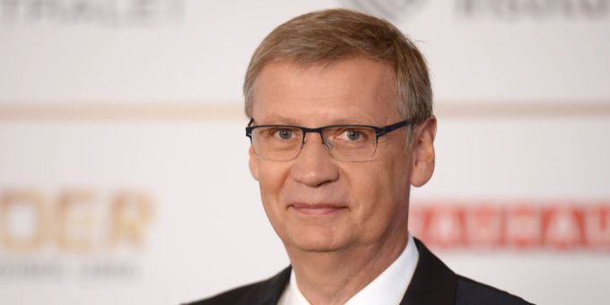 Der Moderator Günther Jauch schenkt einem Kandidaten bei «Wer wird Millionär» spontan einen zusätzlichen Telefon-Joker. günther jauch wer wird millionär