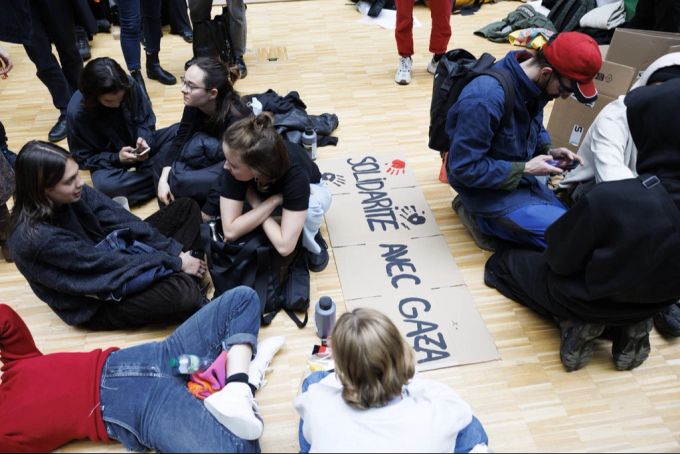 Die Studierenden, die in Lausanne ein Uni-Gebäude besetzen, fordern Solidarität mit Gaza. Lausanne