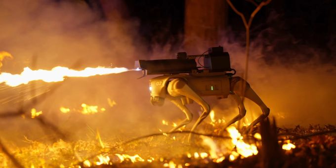 «Thermonator» - Roboterhund-Flammenwerfer auf dem Markt