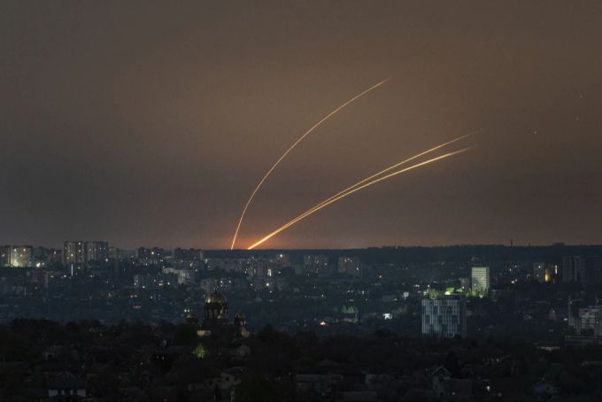 Russische Raketen auf ihrem Weg in die Ukraine. kolumne bachmann-roth