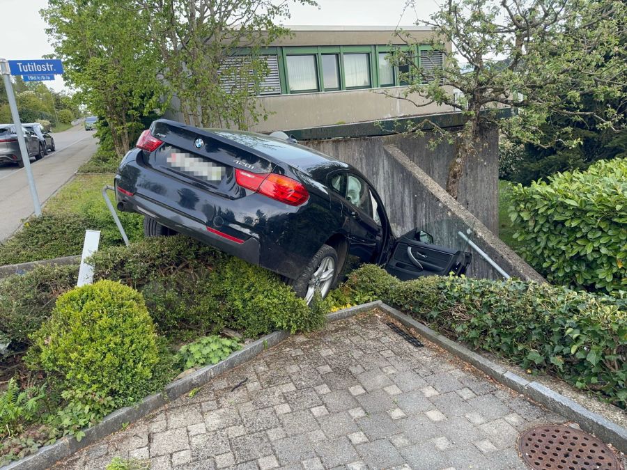Der Fahrer musste ins Spital gebracht werden.