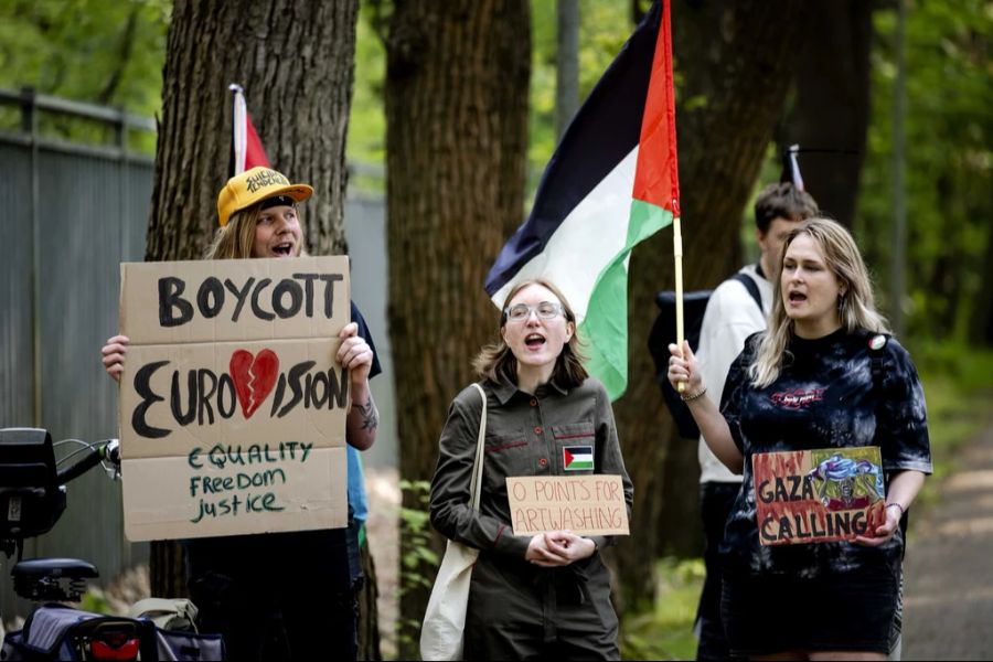 Propalästinensische Demonstranten und Demonstrantinnen rufen derweil zum ESC-Boykott auf.